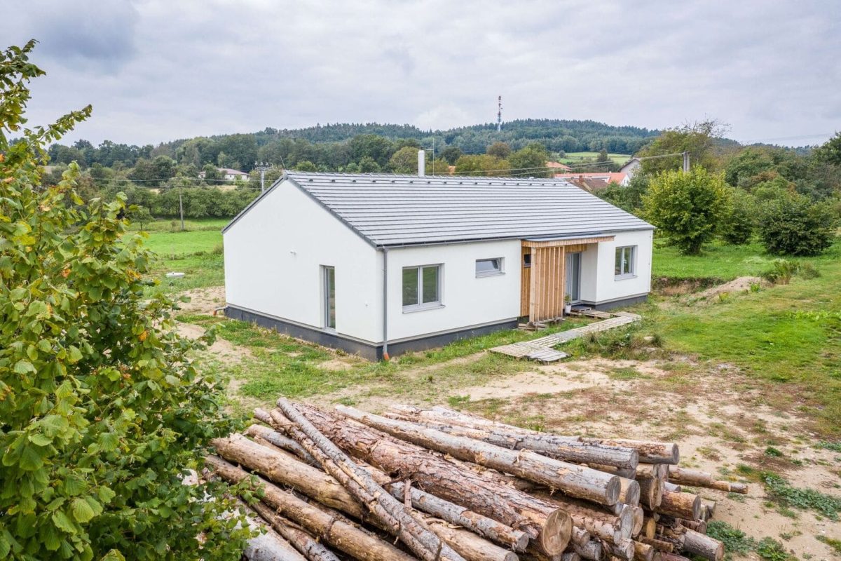 Bungalov Velké Nepodřice - boční pohled - Taurushaus reference